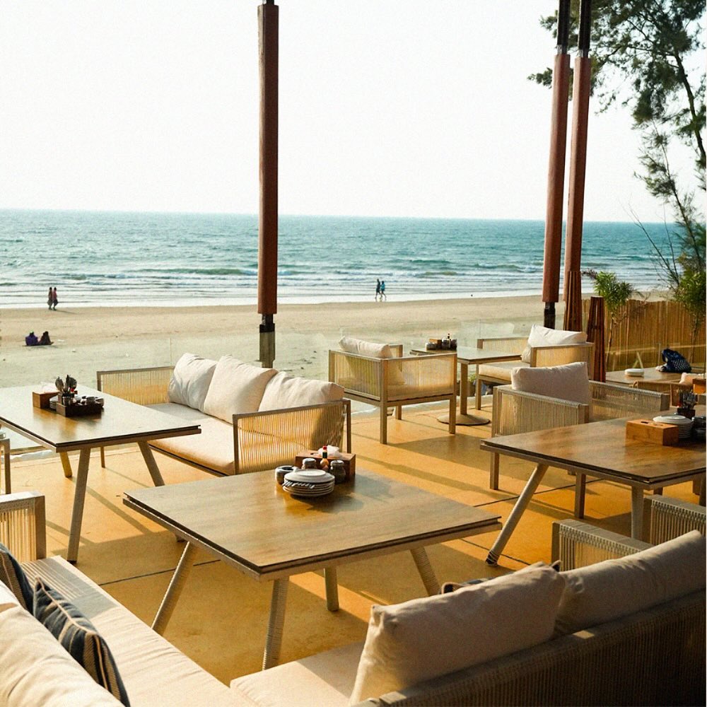 SAZ on the beach 39 Snapinst.app_466488126_524347983913951_6494463812694704639_n_1080